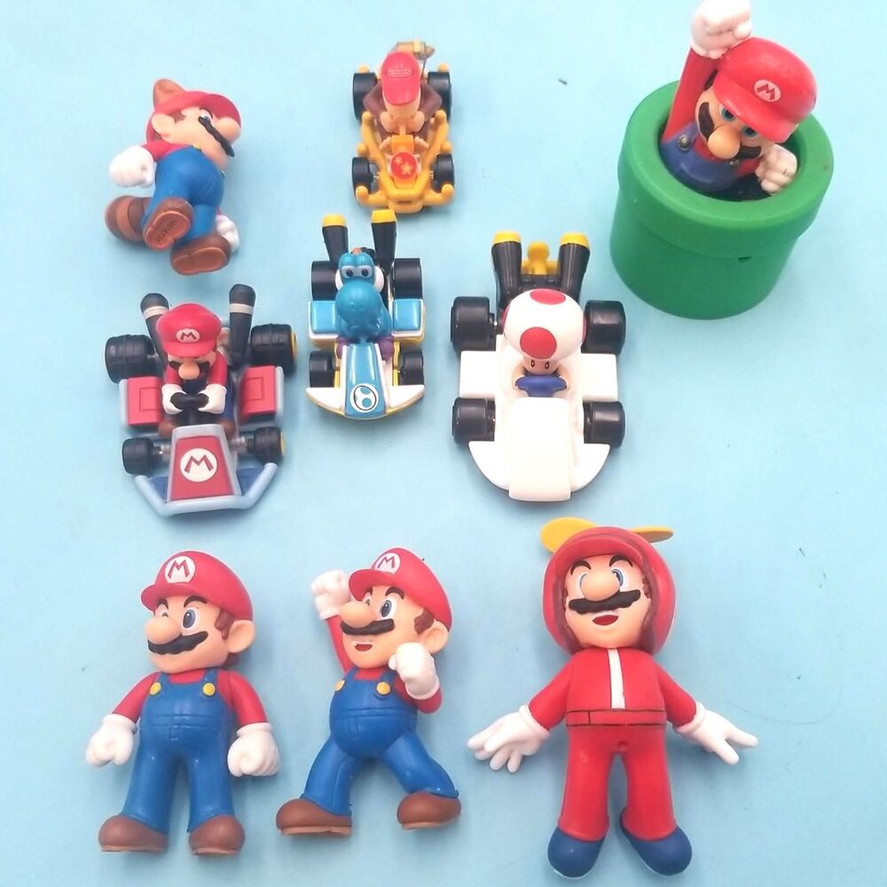 Super Mario Collector's Lot: Figures, Cards & Case
